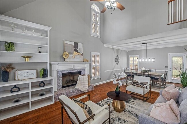 Building Photo - 555 Douthit Ferry Rd