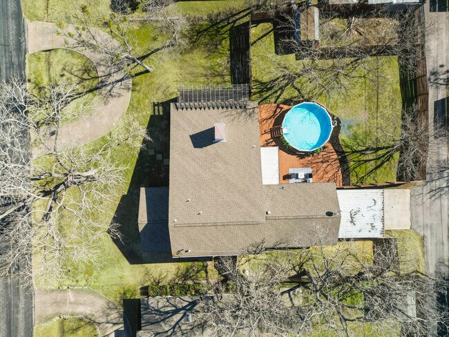 Building Photo - 313 Melorine Dr