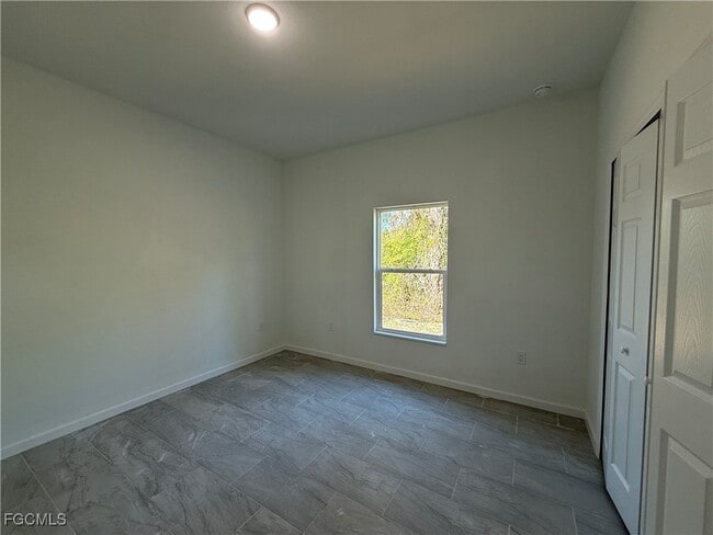 Building Photo - 1014 Lakeside Dr