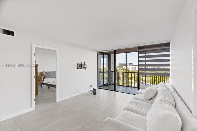 Building Photo - 20301 W Country Club Dr