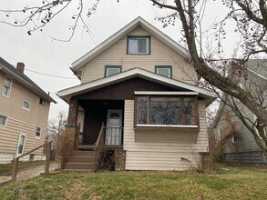 Building Photo - Room to Spread Out: 4BR/1.5BA Near Highways & Shopping