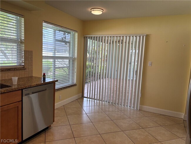 Building Photo - 5652 Eichen Cir