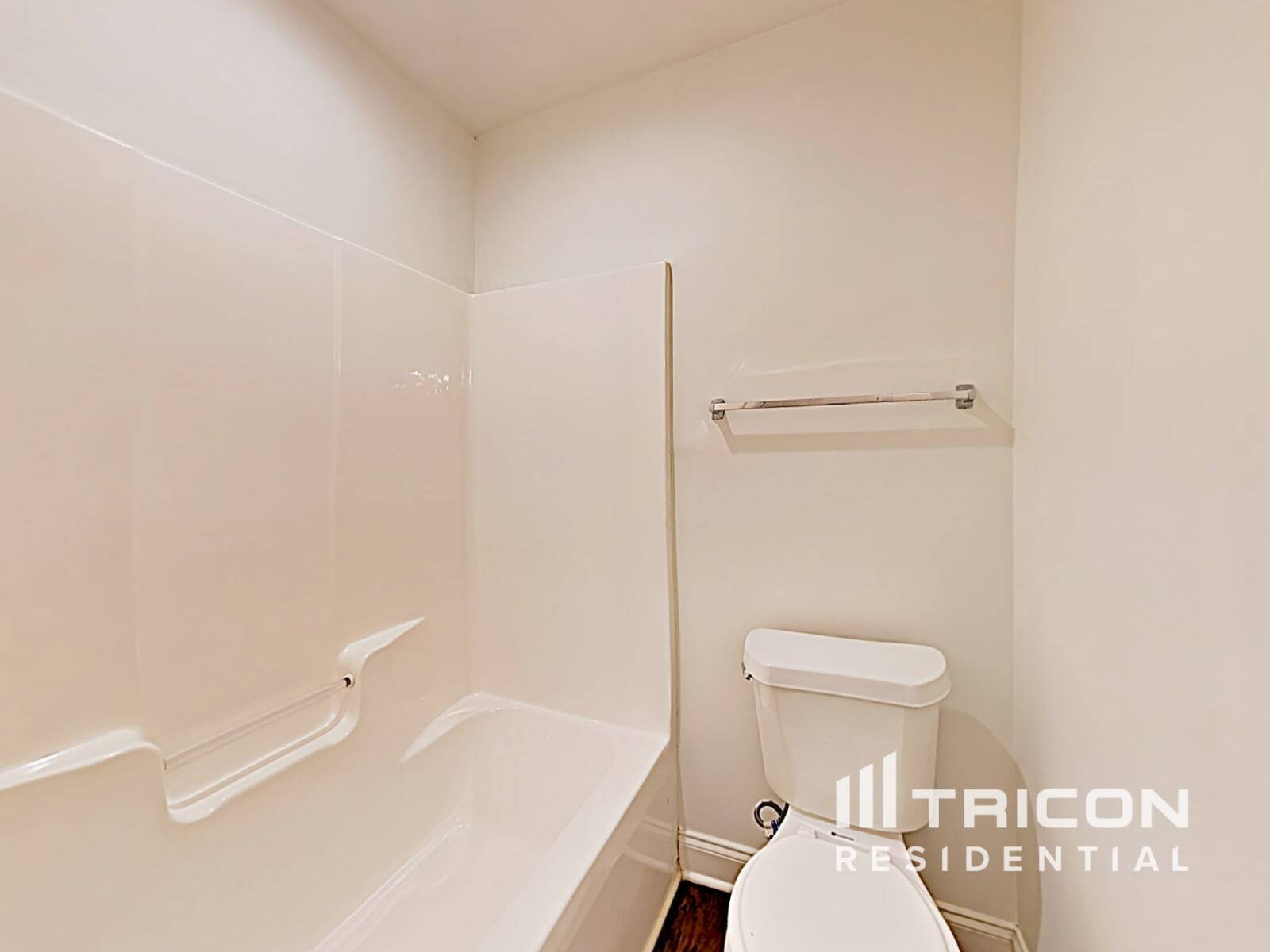 Building Photo - 2309 Saluda Dr