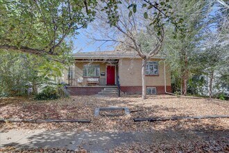 Building Photo - Spacious Sunnyside Bungalow, Finished Base...