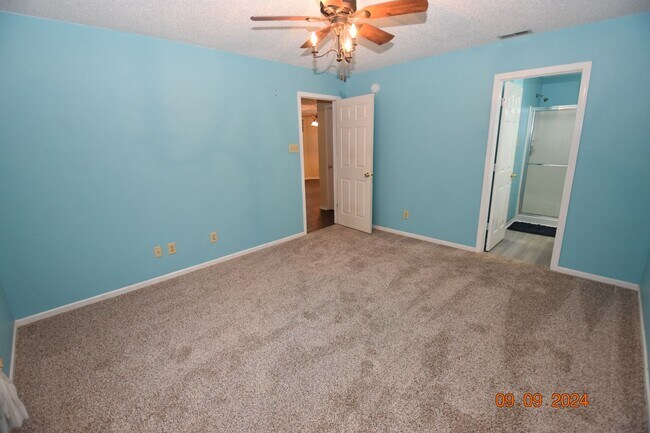 Building Photo - 3 Bedroom, 2 Full Bath Home in Greenfield