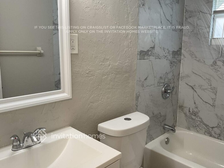 Building Photo - 202 NW 3rd St