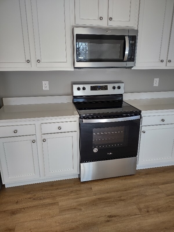 Building Photo - 227 E Oak St