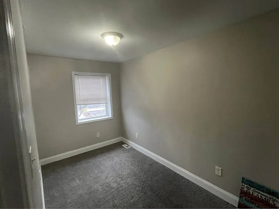 Building Photo - 345 Font Hill Ave