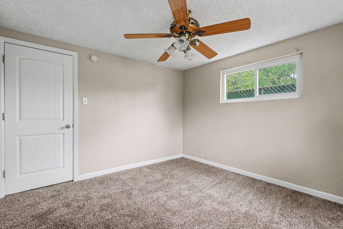 Building Photo - 1117 Cooper Ave