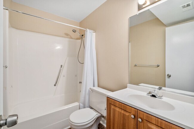 Building Photo - 4117 Rainbow Dr