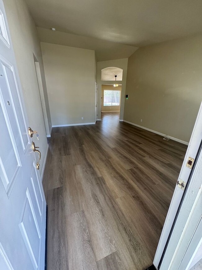 Building Photo - 3 bed / 2 Bath | West Roseville Home Avail...