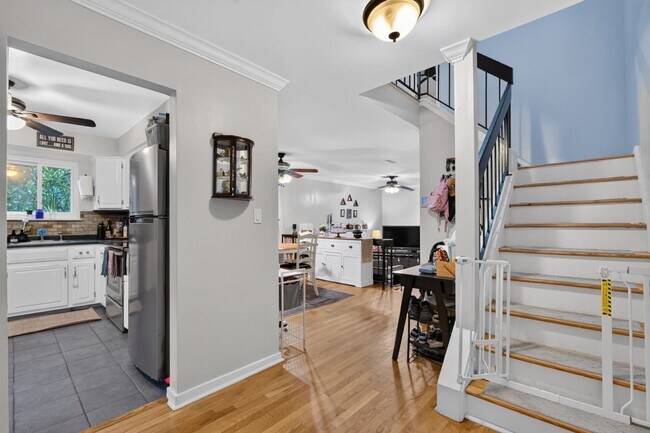 Building Photo - 71 Aiken St