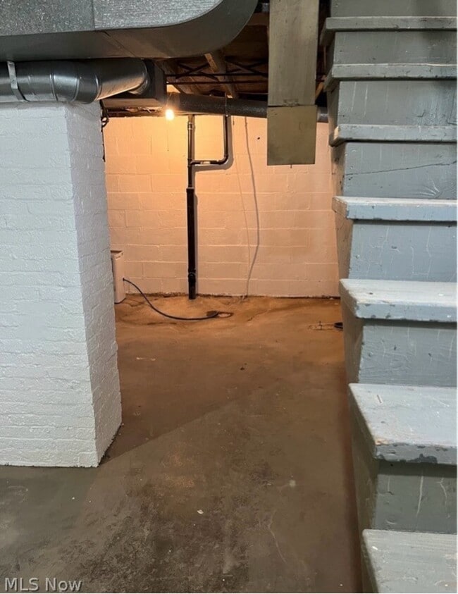 Building Photo - 201 Hollywood Blvd