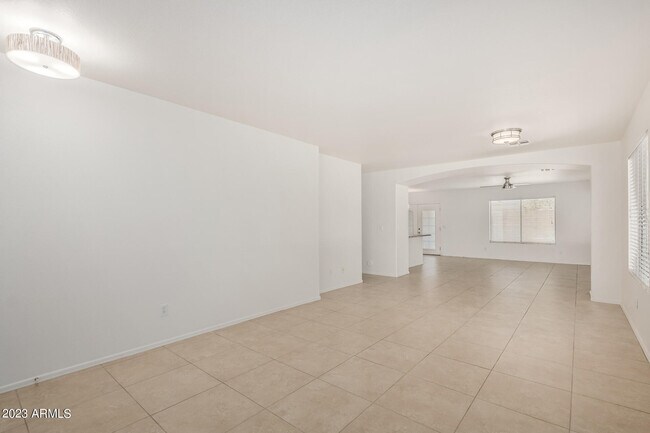 Building Photo - 8617 W Vogel Ave