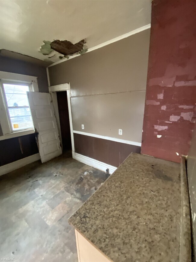 Building Photo - 3 br, 1 bath House - 2012 West Garden Street