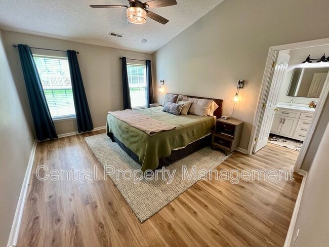 Building Photo - 952 Breezewood Ct