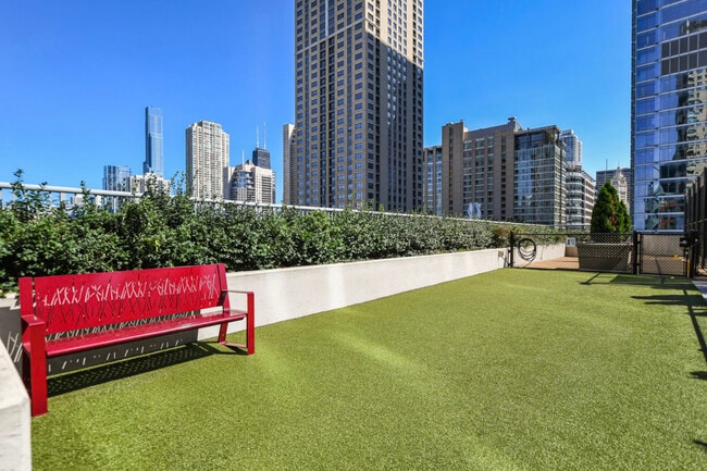 Building Photo - 345 N La Salle Dr