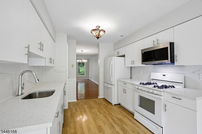 Building Photo - 85 Laurelwood Ct