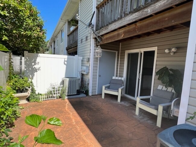 Building Photo - CHIC'S BEACH