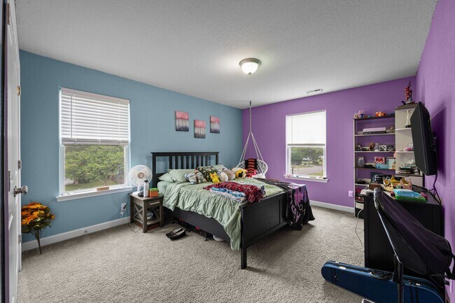 Building Photo - Spacious 6-Bedroom Home with Private Backyard in Norfolk