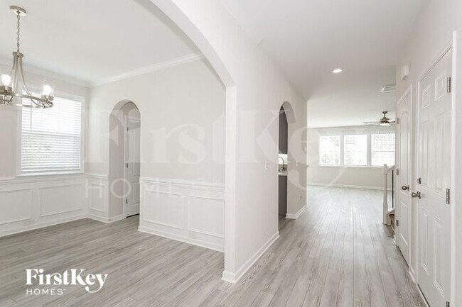 Building Photo - 2641 Kinmere Dr