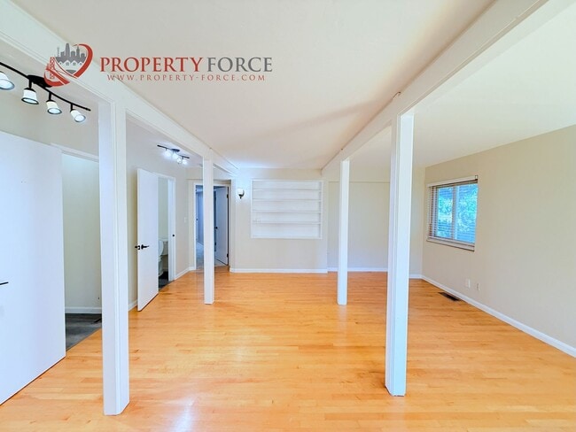 Building Photo - 3145 Alanhill Ln