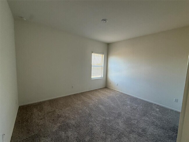 Building Photo - 105 Crier Cv