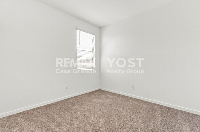 Building Photo - 2689 E Santa Ynez Dr
