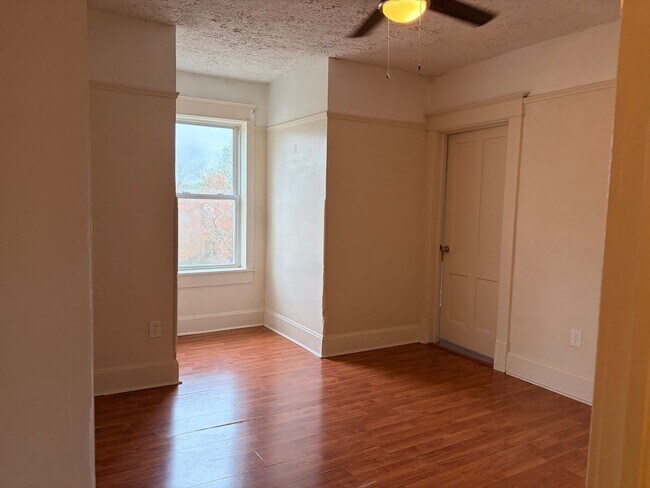 Building Photo - 2-Story 4 Bed/2 Bath Home with Basement & W/D