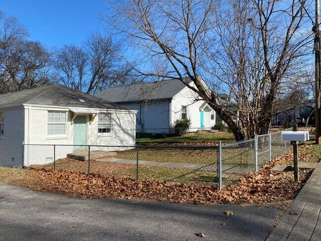 Building Photo - Spacious Renovated Duplex in East Nashville