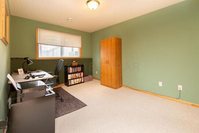 Building Photo - 3 Bedroom Townhome in South Fargo