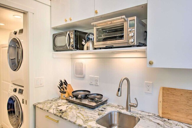 Building Photo - 161 Vidas Ave