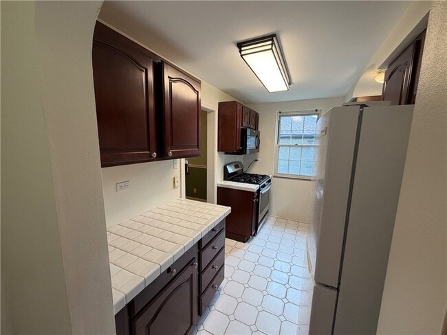 Building Photo - 218 Jackson Cir