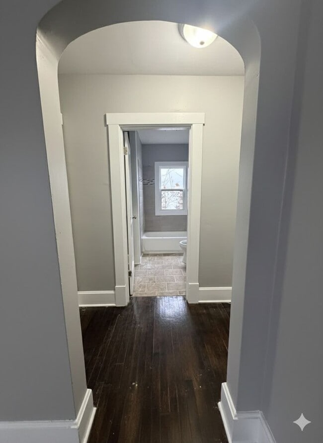 Building Photo - 1422 N Limestone