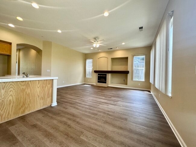 Building Photo - Beautiful, newly remodeled home in Fair Oaks!
