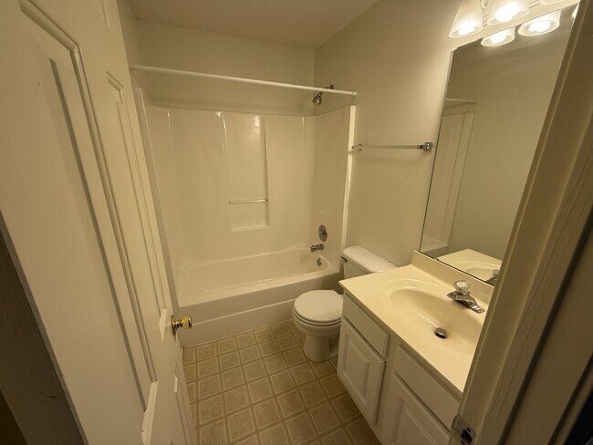Building Photo - 2804 Mulberry Ln