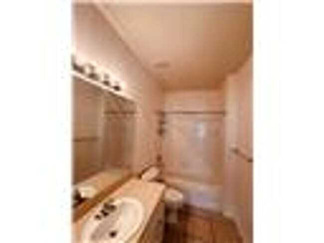 Building Photo - Palm Estates 2/2