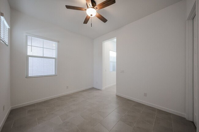 Building Photo - Beautiful 4 bedroom plus den home in Aloravita