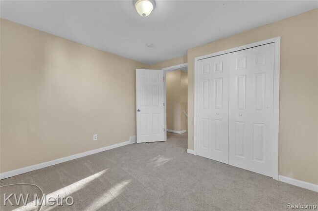 Building Photo - 2416 Shawood Dr