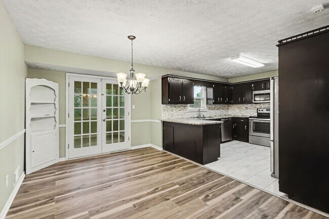 Building Photo - 3030 Green Meadow Ln