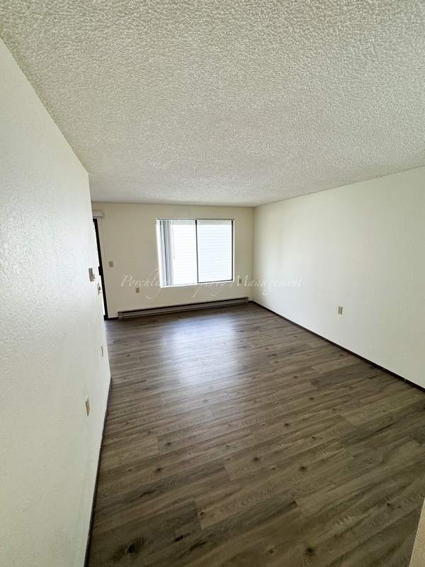 Building Photo - Pinetree