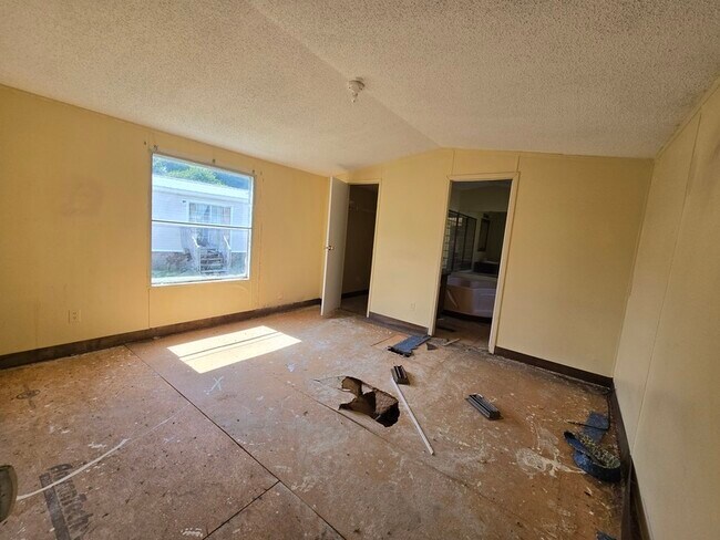 Building Photo - 2115 Cattail Cir