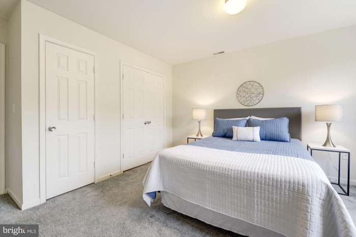 Building Photo - 1240 Holbrook Ter NE