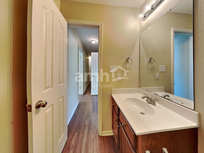 Building Photo - 1410 River Run Rd