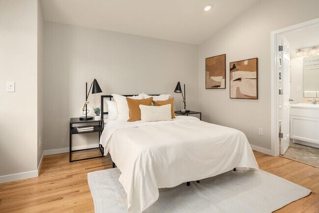 Building Photo - 3Bd/2.25Ba Seattle Townhouse