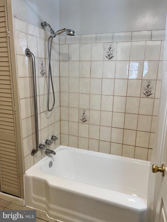 Building Photo - 2408 S Sartain St