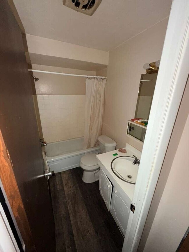 Building Photo - 14815 Euclid Ave