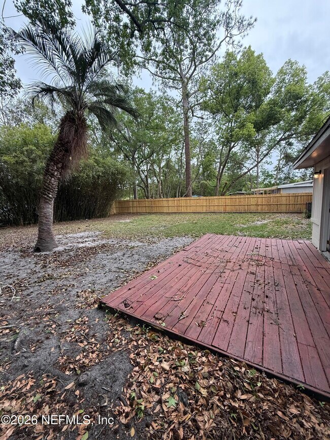 Building Photo - 909 La Marche Dr