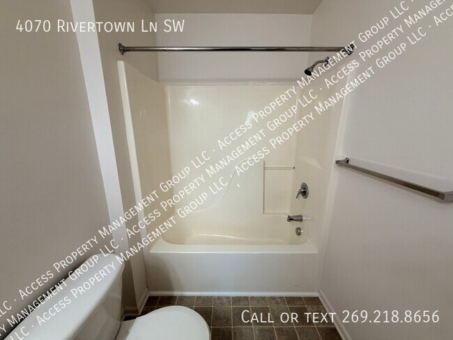 Building Photo - 4070 Rivertown Ln SW