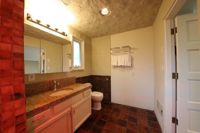 Building Photo - 122 Baltimore Ave